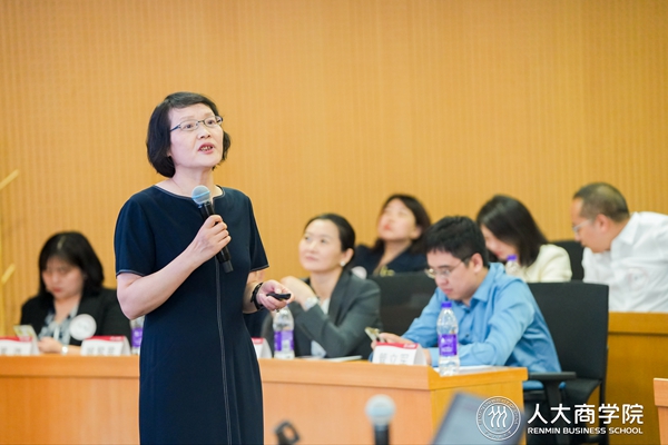 第一版主网
党委副书记方玉萍发言.jpg